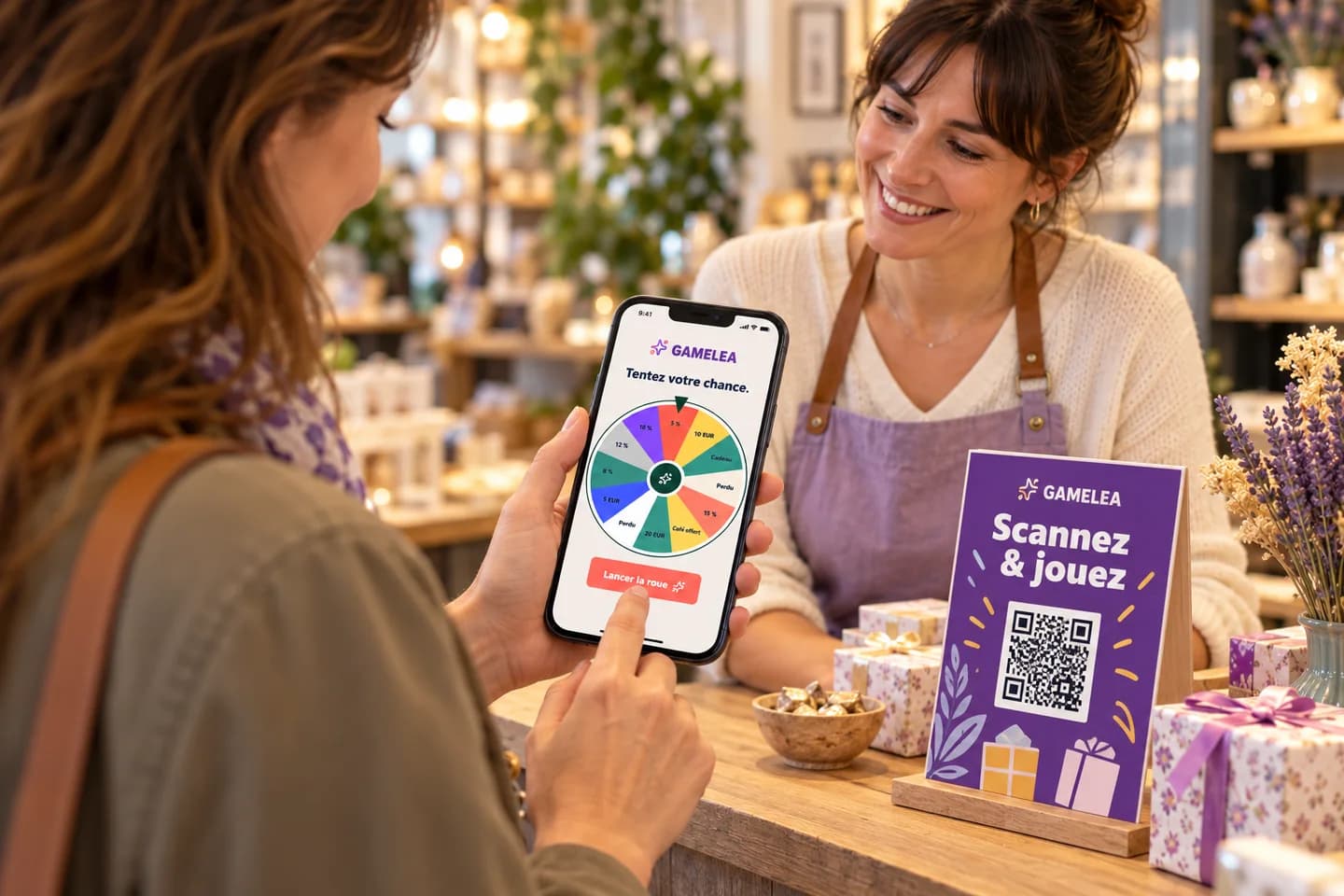 Illustration d’une cliente participant au jeu concours Gamelea au comptoir d’une boutique